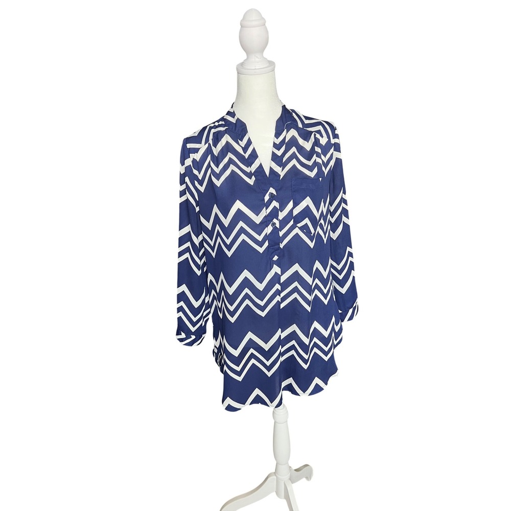 Justify Womens Blue White Chevron Zig Zag Long Sleeve V-Neck Tunic Blouse Size M